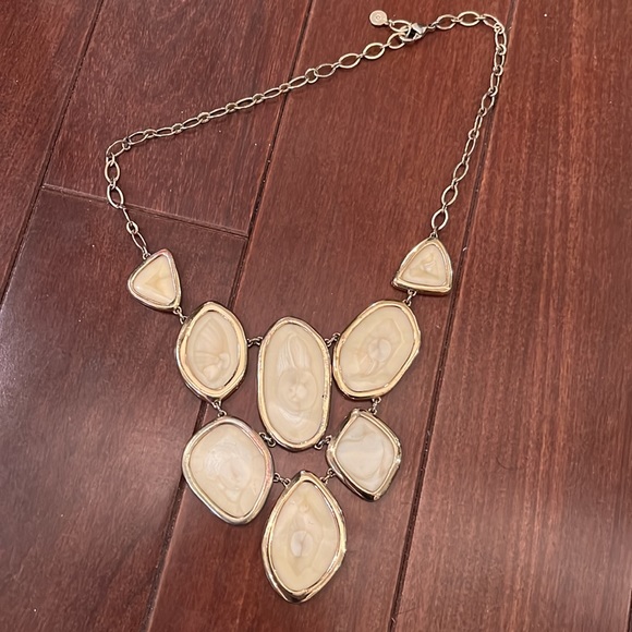Stella & Dot Bib Necklace - Picture 4 of 4